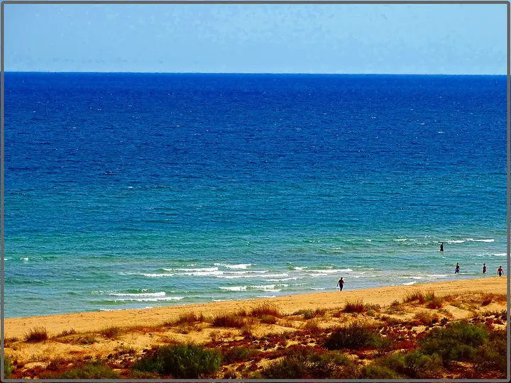 Mar azul e areal dourado de Praia Verde